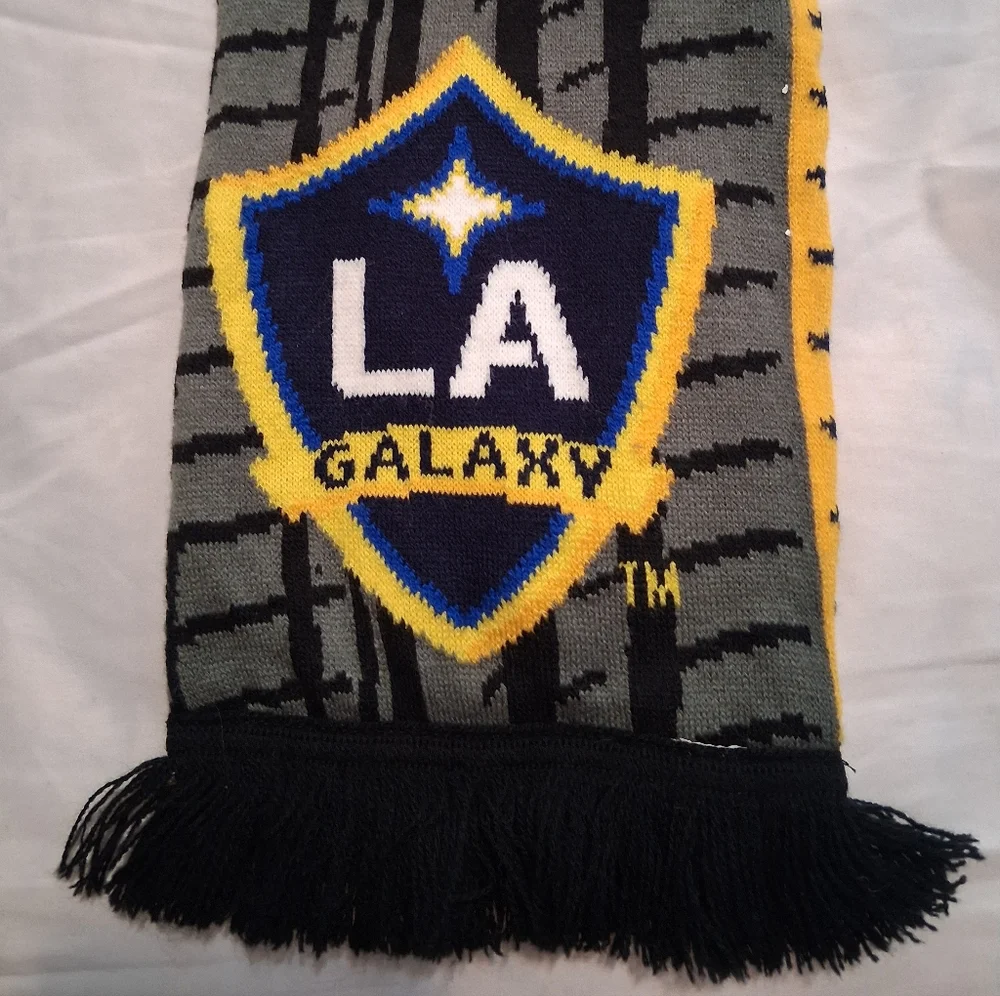 LA Galaxy‎ Scarf Reversibke Yelow-Black Continental Tire Sport Fans Winter